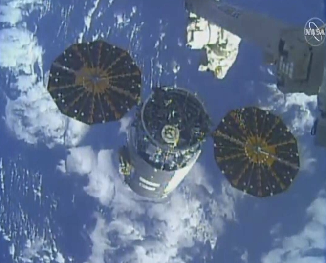 Грузовой корабль Cygnus покидает космическую станцию